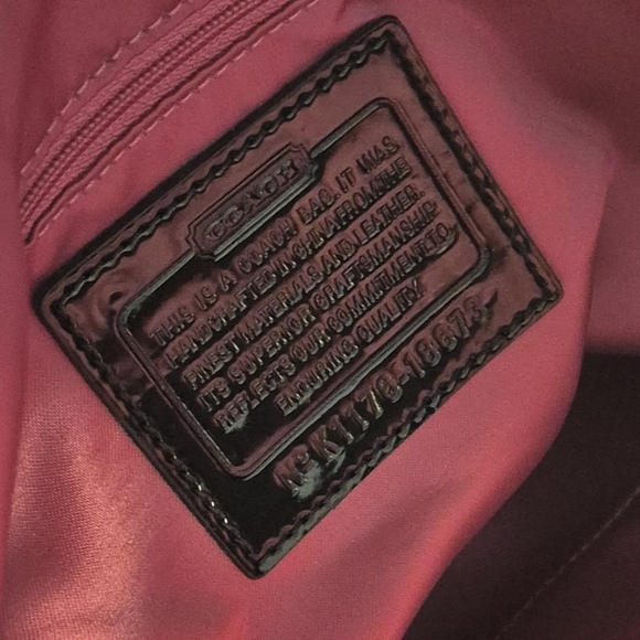 Coach Stunning Black Patent Leather Shoulder Bag - Picture 3 of 10